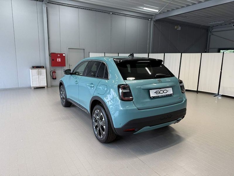 Fiat 600 (2026) La Prima 1.2 Turbo Hybrid 145k - fotka 3 z 23