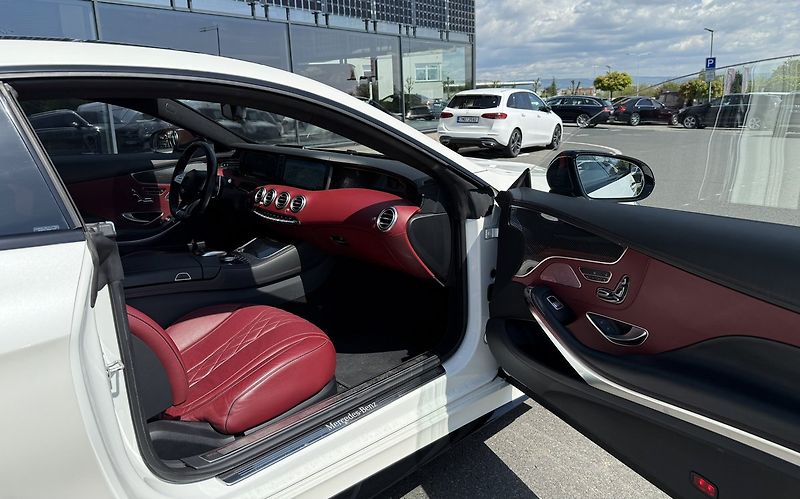 Mercedes-Benz Třídy S (2017) 500 4MATIC kupé - fotka 45 z 57
