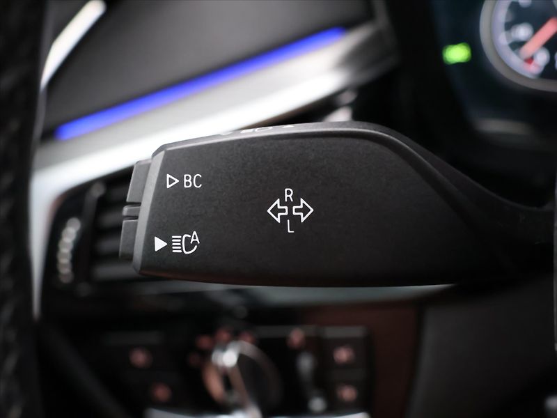 BMW Řada 5 3,0 530d 195kW xDrive CZ - fotka 19 z 37