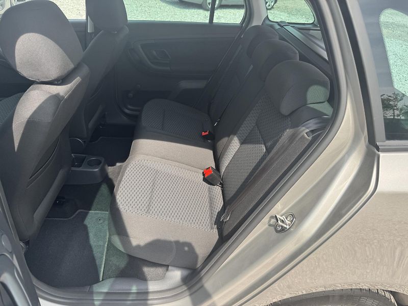 Škoda Fabia 1.2TSi,rezervace  - fotka 19 z 36