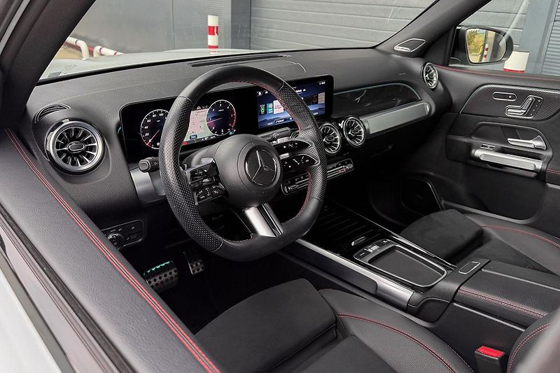 Mercedes-Benz GLB (2024) GLB 200d 4Matic AMG Line - fotka 11 z 63