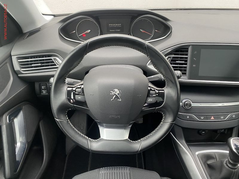 Peugeot 308 (2020) 1.2 PT, Allure, navi, panor - fotka 11 z 18