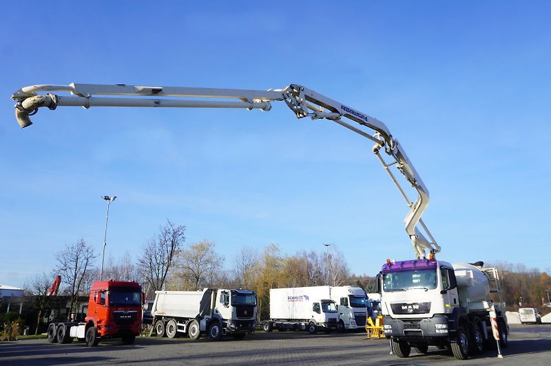 MAN TGS (2008) 32.400 8x4 Concrete Mixer Pump - fotka 16 z 24