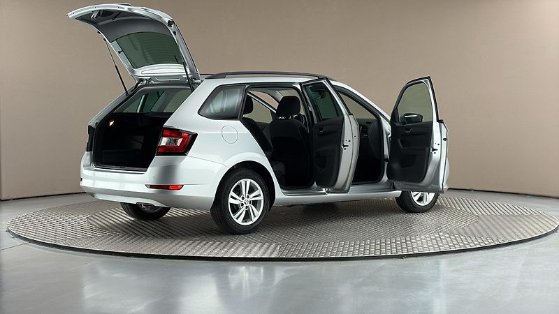 Škoda Fabia 1.0 TSI Ambition Combi - fotka 6 z 24