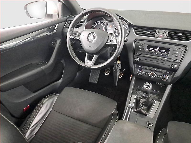 Škoda Octavia (2014) RS 2.0 TSI, Bi-Xenony - fotka 7 z 19