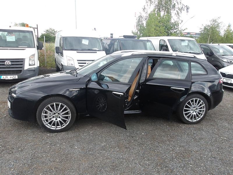 Alfa Romeo 159 2,4JTD HLUČNÁ SPOJKA ! - fotka 15 z 30