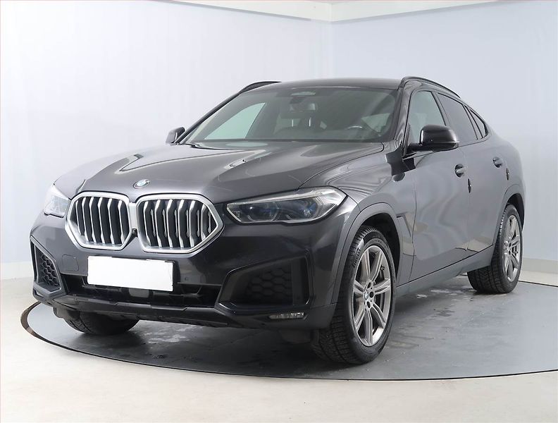 BMW X6 (2021) xDrive40d - fotka 2 z 15