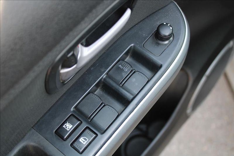 Suzuki Grand Vitara 2,0 i + LPG  LPG,4 x 4,TAŽNÉ - fotka 15 z 27