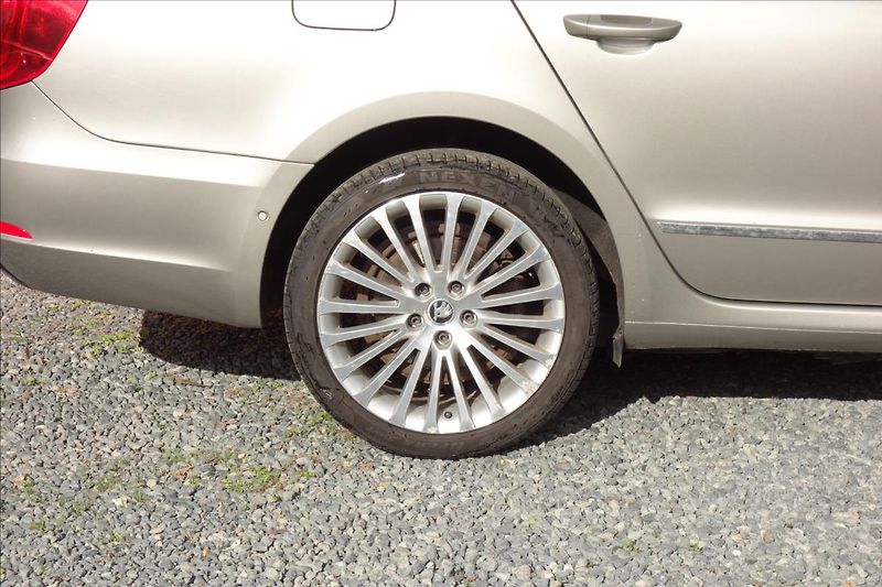 Škoda Superb 2,0 TDi 125KW, ČR, L&K, 4x4. - fotka 10 z 38