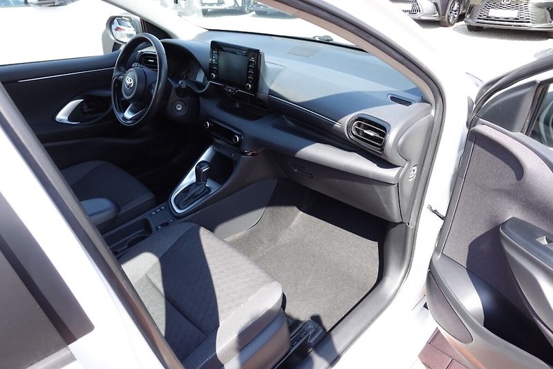 Toyota Yaris 1,5 HEV Comfort - fotka 11 z 26