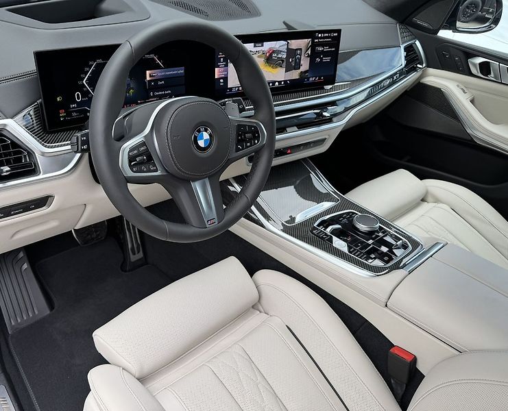 BMW X7 xDrive 40d - fotka 13 z 24