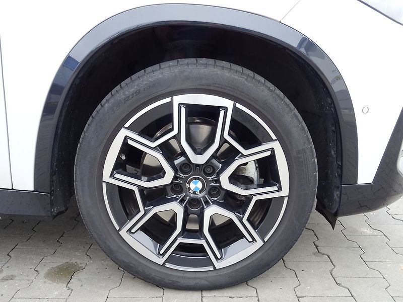 BMW X1 23d xDrive xLine ČR DPH - fotka 26 z 28