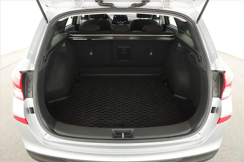 Hyundai i30 (2024) Smart 1.0 T-GDI, ČR,1.maj - fotka 19 z 20