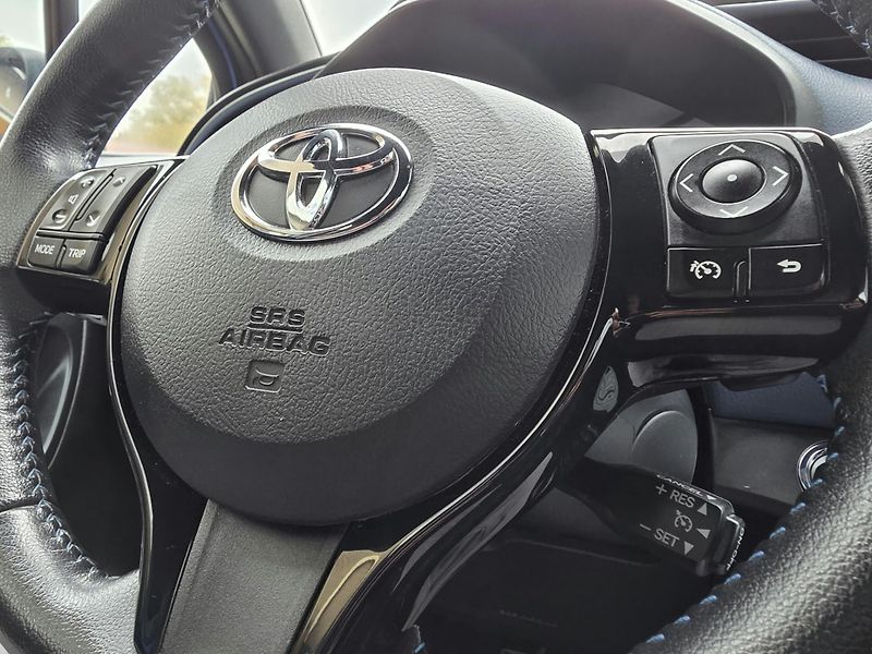 Toyota Yaris 1.5-AUTOMAT-SELECTION EDICE - fotka 21 z 22