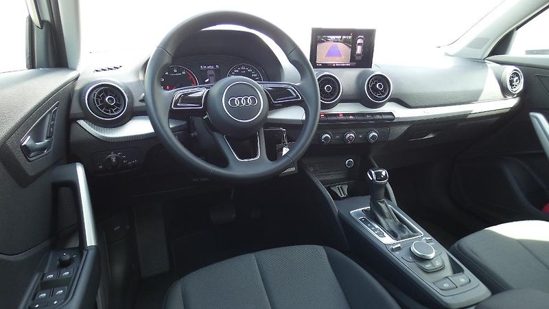 Audi Q2 1,5 TFSI S-line S-tronic - fotka 5 z 21