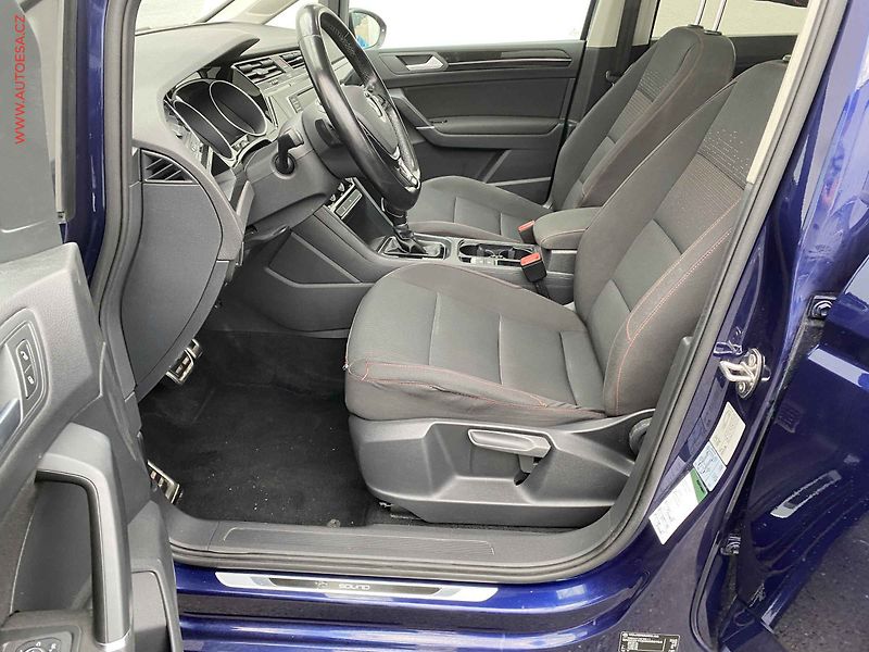Volkswagen Touran (2017) 2.0 TDi, Sound, DSG, LED - fotka 9 z 18