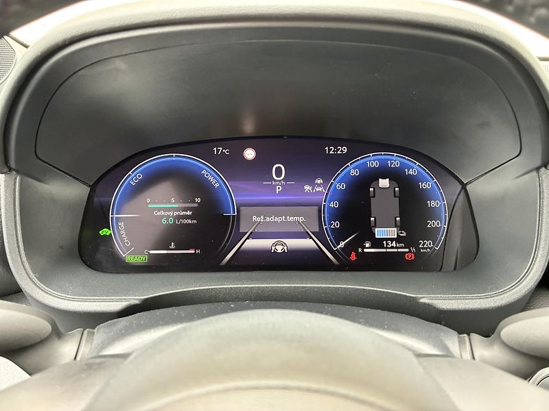Toyota Yaris Cross 1.5 HSD 130k e-CVT AWD Executi - fotka 17 z 23