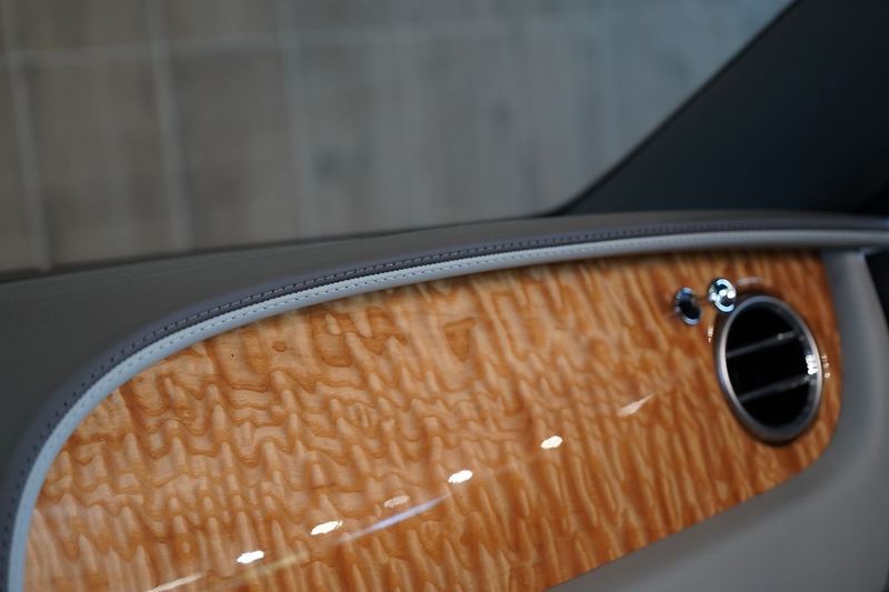 Bentley Continental GTC Mulliner, Masáže, Ventilace - fotka 40 z 52