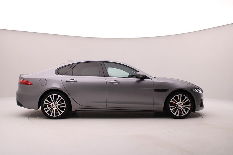Jaguar XF D200 R-DYNAMIC AWD REZERVACE - fotka 13 z 48