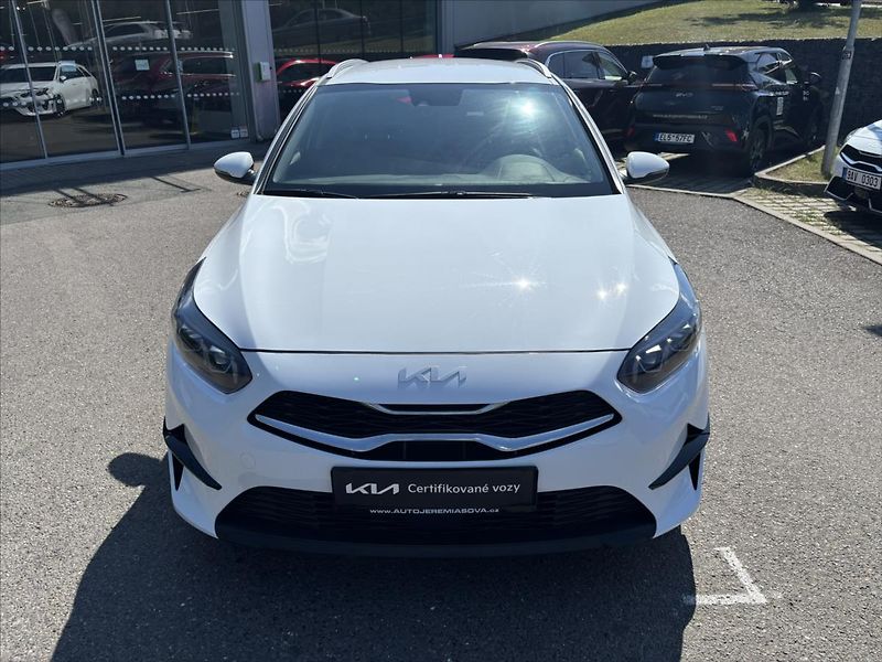 Kia Ceed 1,5 TGDi AT TOP ZÁRUKA ADAPTIV - fotka 8 z 40