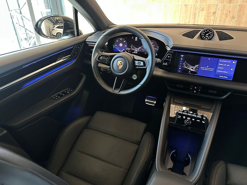 Porsche Macan 4, DriveAssist, Chrono, Masáž - fotka 36 z 37