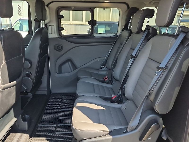 Ford Tourneo Custom Titanium 2.0 EB 136 kW - fotka 12 z 29