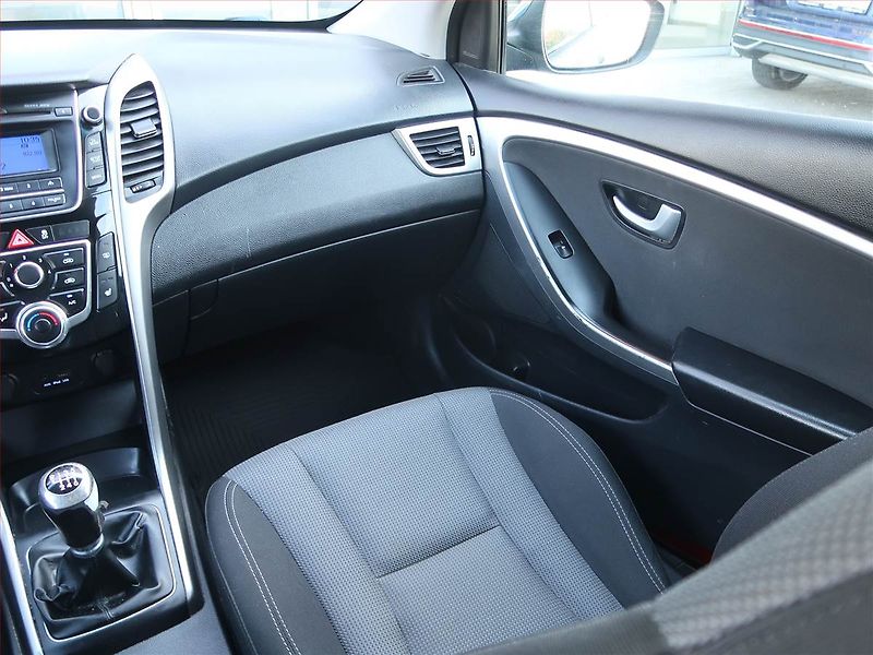 Hyundai i30 (2015) 1.6 MPI, Serv.kniha, Tempomat - fotka 8 z 17