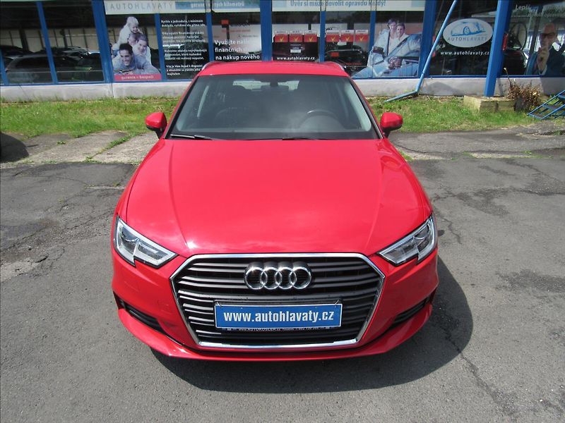 Audi A3 1,6 TDI 81kW Sportback Automat - fotka 2 z 31