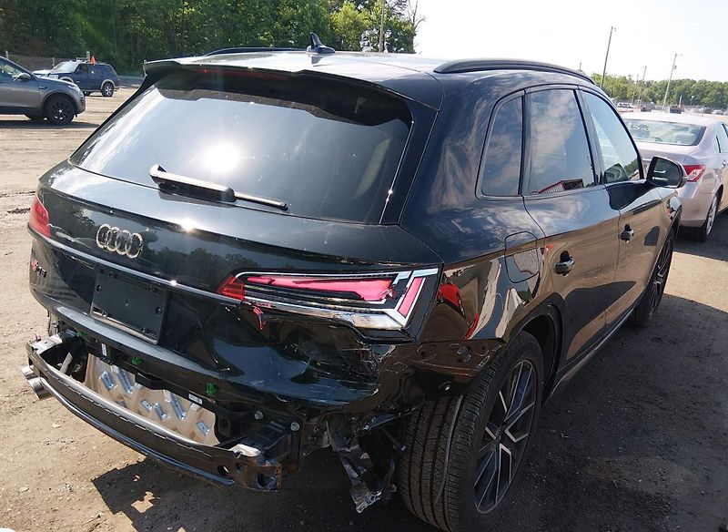 Audi SQ5 (2023) Auto na cestě - fotka 4 z 9