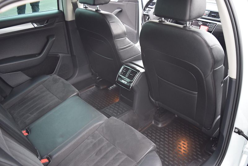 Škoda Superb (2016) 2.0TDI 140kw 4x4 DSG STYLE NAV - fotka 44 z 50