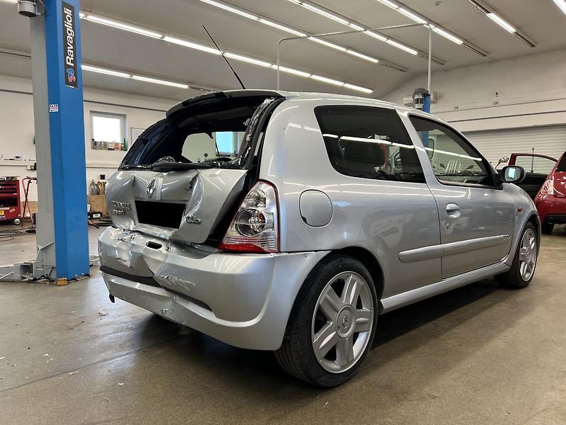 Renault Clio Sport 2.0l 124 kW - fotka 6 z 16