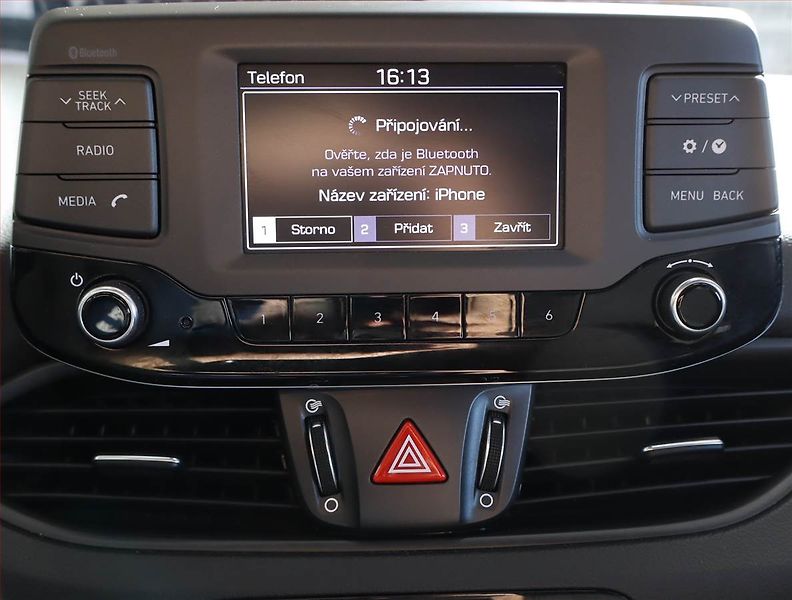 Hyundai i30 (2017) 1.0 T-GDI, Tempomat - fotka 17 z 21