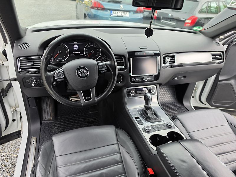 Volkswagen Touareg 3.0 TDI 4Motion R-Line Dyn Aud - fotka 15 z 23