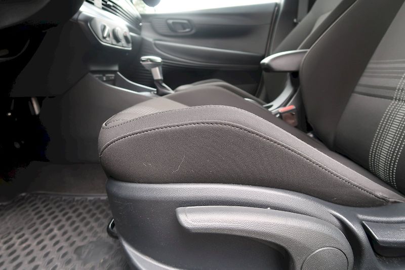 Hyundai Bayon (2023) Smart Climate 1,0 T-GDI DCT7 7 - fotka 11 z 30