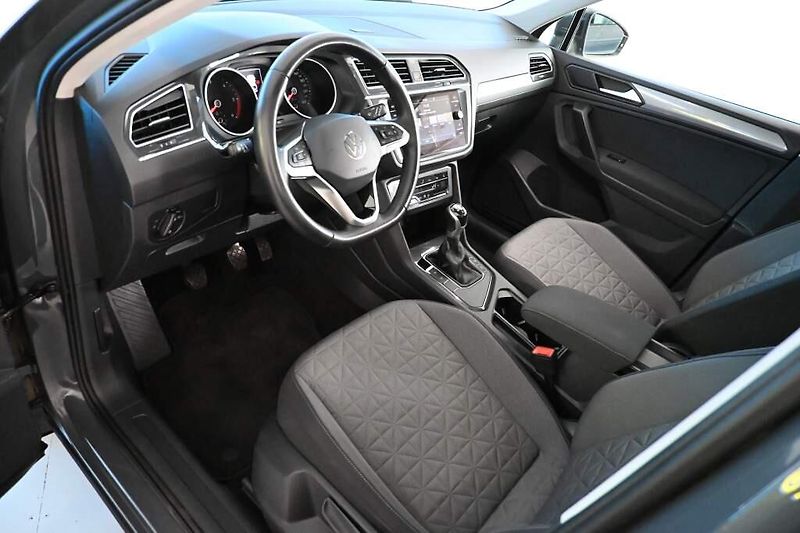 Volkswagen Tiguan (2023) 2.0 Matrix LED Tažné Kamera AC - fotka 11 z 38