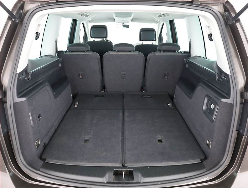 Volkswagen Sharan (2014) 2.0 TDI, 7 míst, Navi - fotka 19 z 21