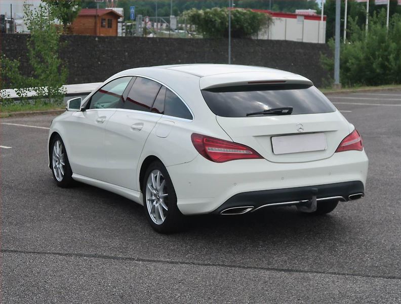 Mercedes-Benz CLA (2017) 220 4MATIC - fotka 4 z 14