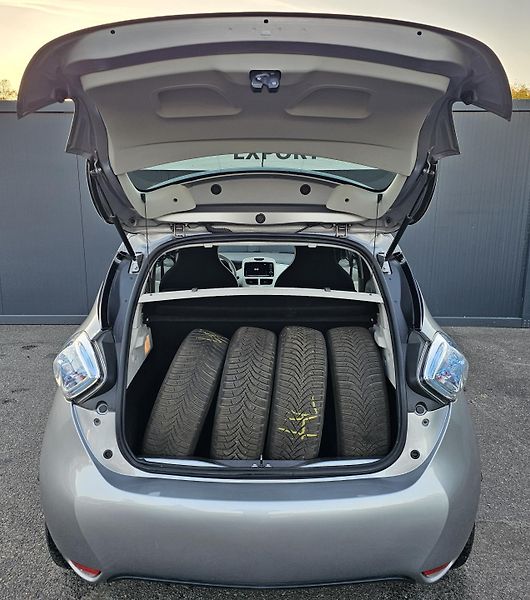 Renault ZOE NAVI,2xKOLA,SERVISKA - fotka 42 z 46
