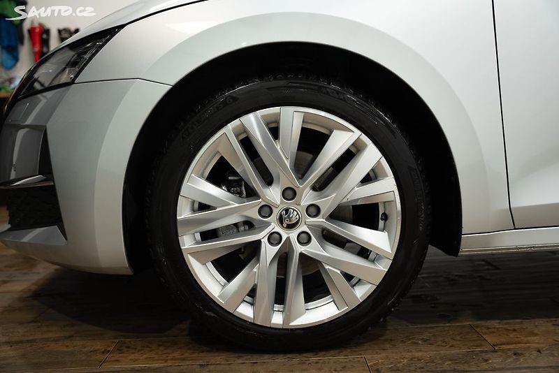 Škoda Octavia 2.0 TDI First Edition Ultimate - fotka 22 z 23