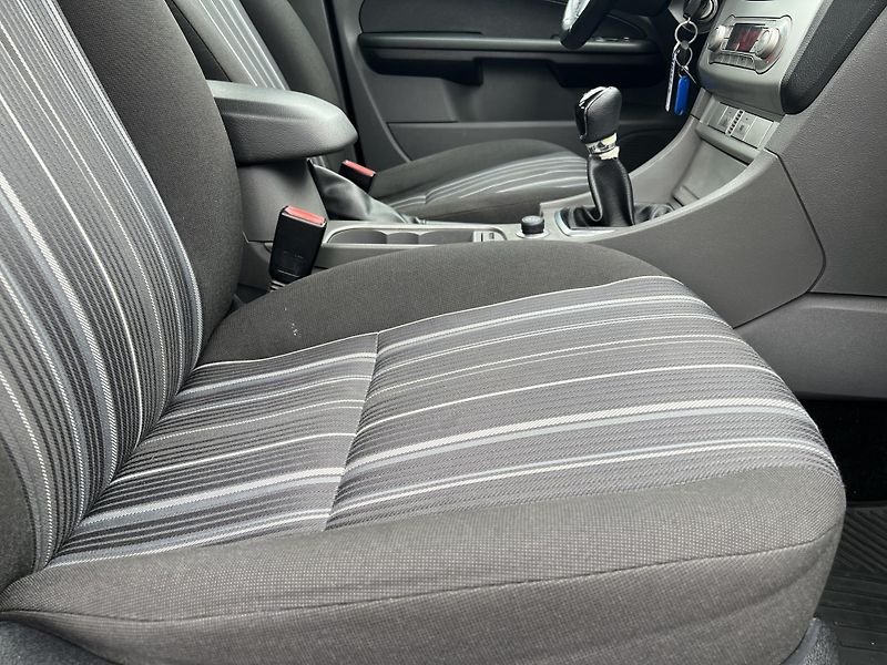 Ford Focus 1.6TDCi 66KW ČR TAŽNÉ KLIMA - fotka 32 z 39