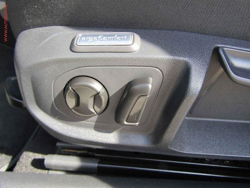 Volkswagen Arteon (2019) 2.0 TDi, DSG, navi, park - fotka 11 z 18