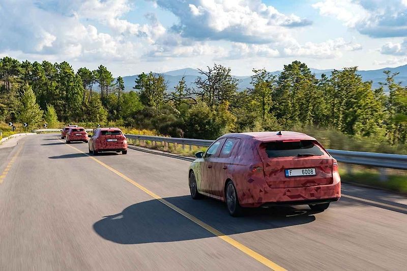 Škoda Octavia Combi IV se zatím skrývá pod kamufláží