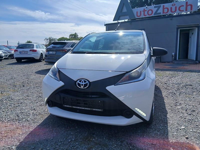 Toyota Aygo 1.0, 51 kW, klima - fotka 3 z 38