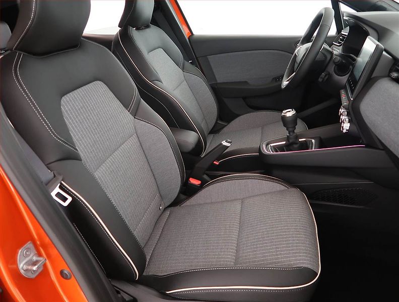 Renault Clio (2025) 1.0 TCe, Navigace, Tempomat - fotka 9 z 19