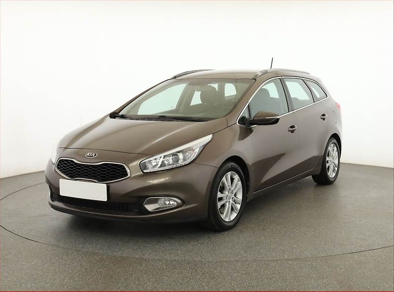 Kia Ceed (2014) 1.6 GDI, Navi, Tempomat - fotka 2 z 17
