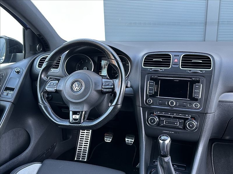 Volkswagen Golf 2,0 TSI 271PS  R M/T 4x4 - fotka 22 z 48