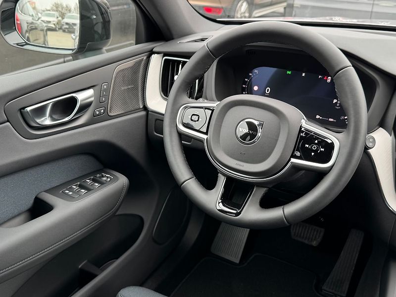Volvo XC60 (2026) PLUS B5, kamery 360°, FULL LED - fotka 24 z 25