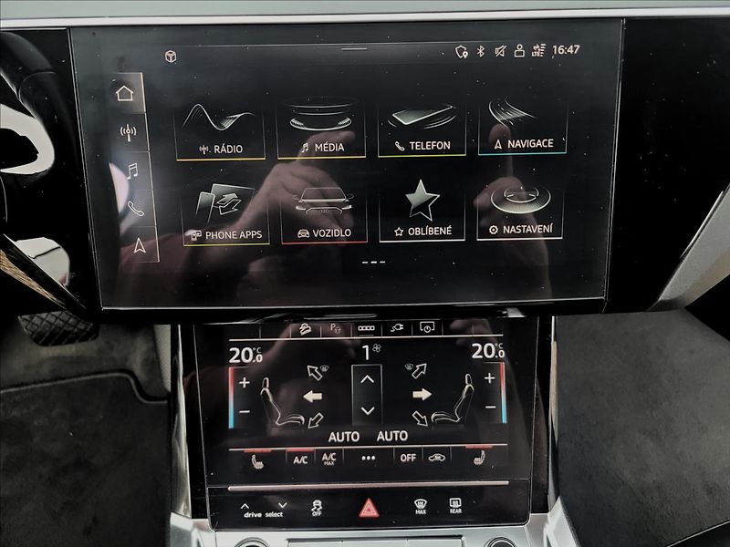 Audi e-tron 0,0 55,95KWH,4x4,SOH 91,6%,taž - fotka 25 z 50
