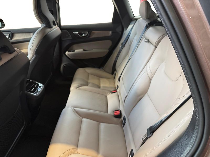 Volvo XC60 (2026) T6 AWD XLR ULTRA DARK Execut. - fotka 21 z 21
