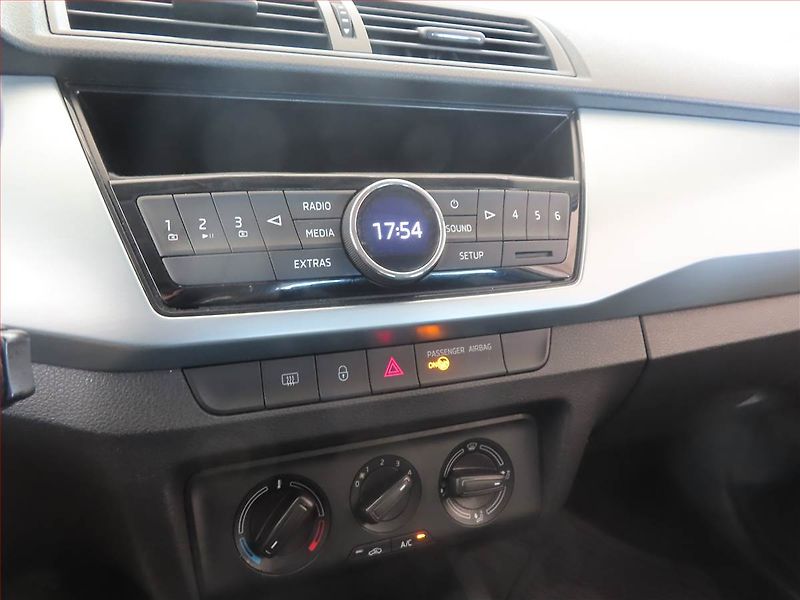Škoda Fabia (2015) Ambition 1.2 TSI, Tempomat - fotka 12 z 13
